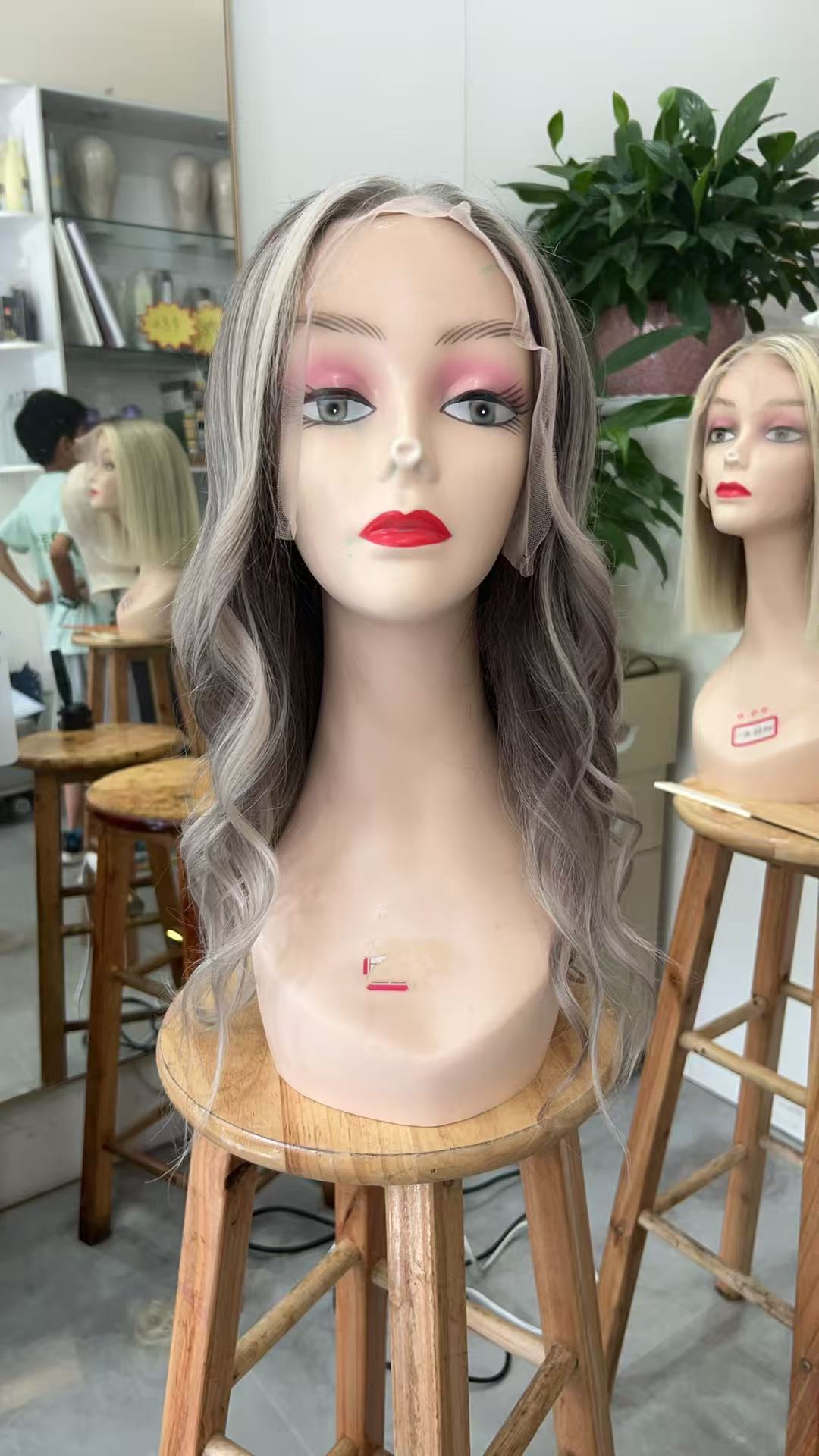 MEBARY Lace Front Human Hair Wig for White Women ¨C Silver Gray Ombre Body Wave, Natural and Elegant Style